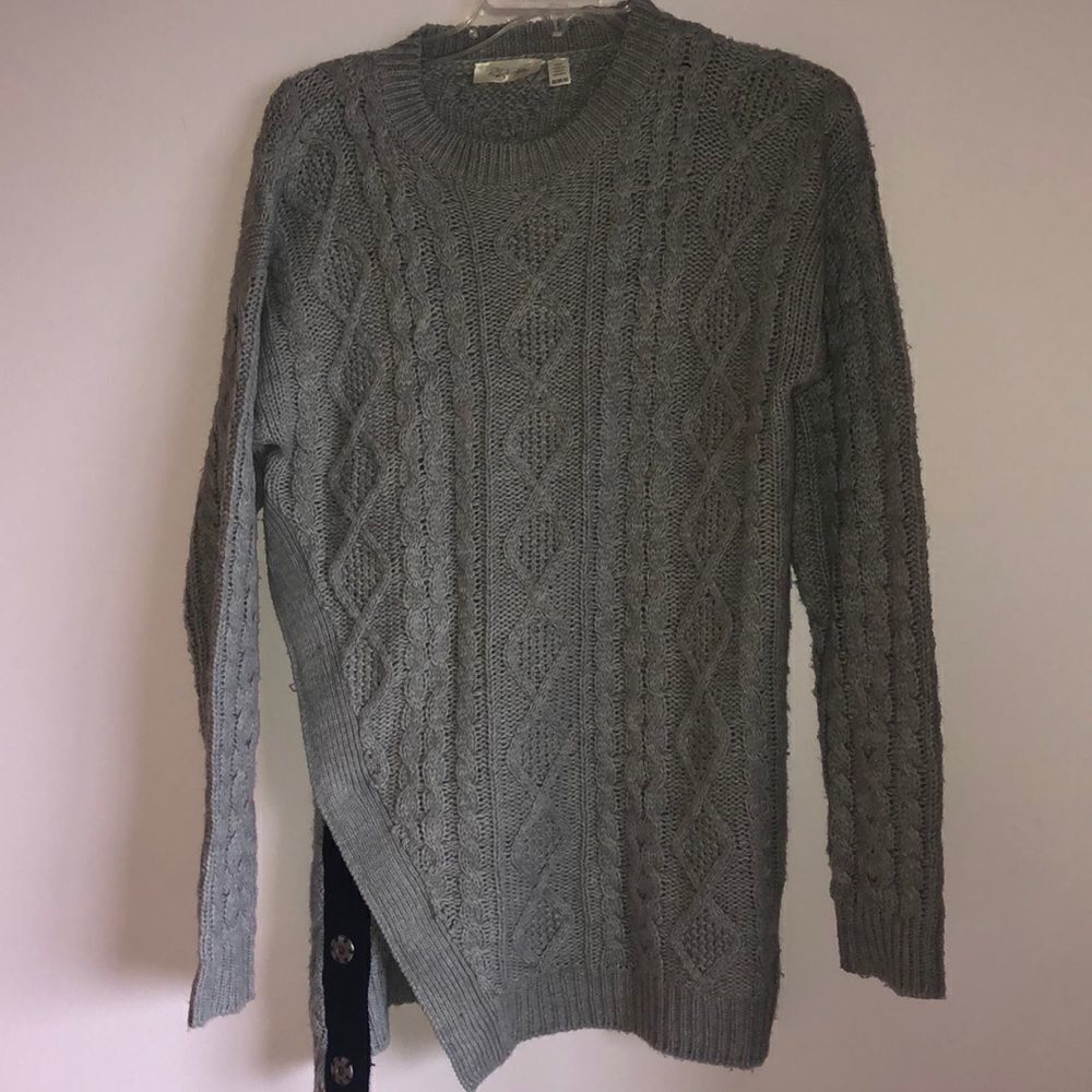 𝅺R and D style sweater